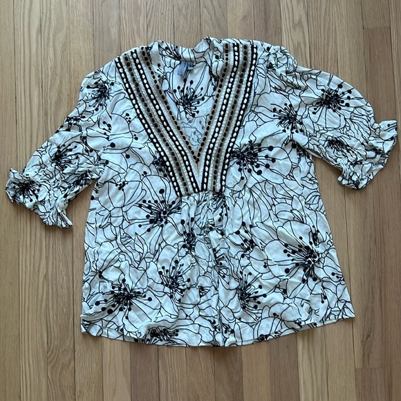 Black and white, top - Picture 2 of 6